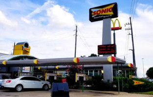 Sonic Drive-in outside