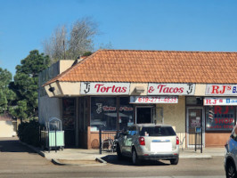 Victoria's Mexican Food outside