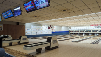 Highland Lanes, Ottawa, Ohio inside