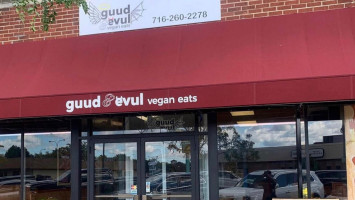 Guud And Evul Vegan Eats outside