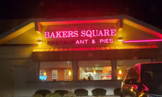 Bakers Square Restaurant & Pie outside