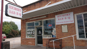 Hickory -b-que outside