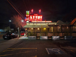The Alibi Tiki Lounge outside