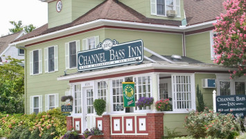 Channel Bass Inn And inside