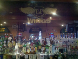 T J  Wings food