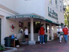 Linda Bean's Lobster Roll Stand food