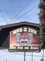 Moe-z-inn inside