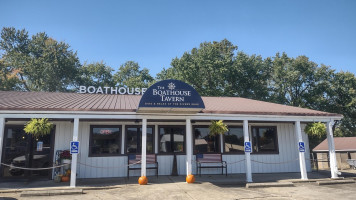 The Boathouse Tavern outside