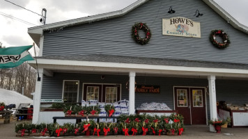 Howe's Country Store outside
