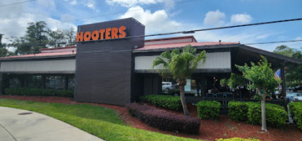 Hooters Daytona Beach outside