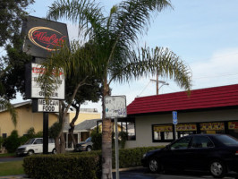 Alea Cafe Long Beach outside