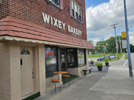 Wixey Bakery food