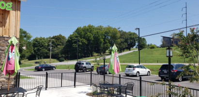 Sweetfrog Premium Frozen Yogurt Sevierville inside