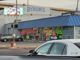 Byron's Liquor Warehouse outside