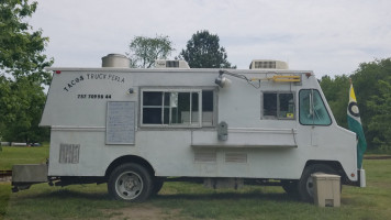 Perla's Taco Truck food