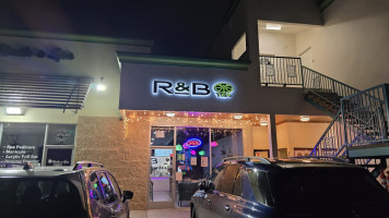 R&b Tea Monterey Park outside