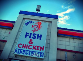 Mr.fish&chicken outside