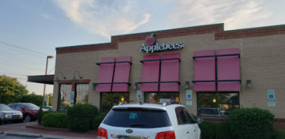 Applebee's Neighborhood Grill outside
