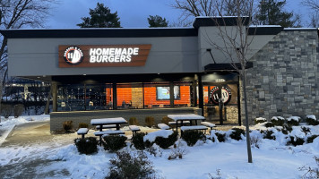 11/11 Burgers Fries Novi, Mi outside