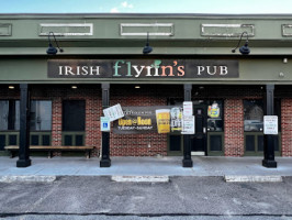 Flynn's Irish Pub outside