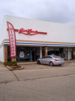 Giordano's outside