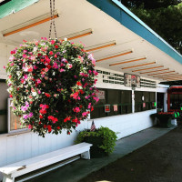 Fini's Farm Produce outside