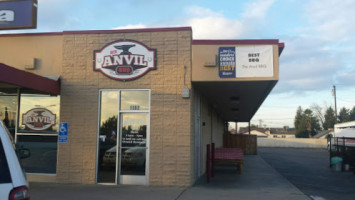 The Anvil Bbq outside