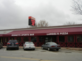 Langel's Pizza outside