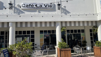 Cafe Lavie Vietnamese outside