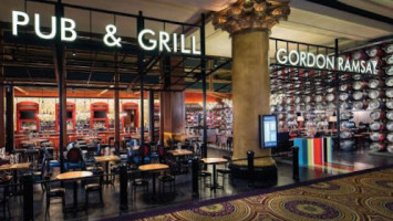 Gordon Ramsay Pub Grill inside