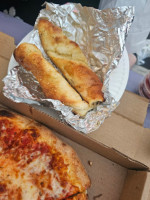 Sparky's Pizza: Portland Brazee food