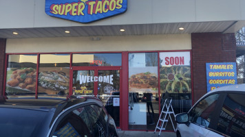 Super Tacos outside