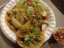 Los Magos Mexican Food Truck food