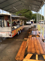 El Taco Tribalerro (food Truck) outside