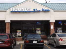 Hounds Blue Moon Restaurant outside