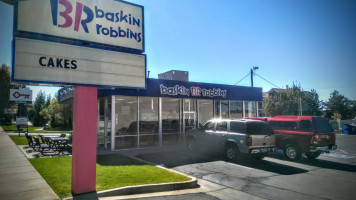 Baskin-robbins outside