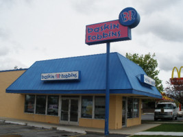 Baskin-robbins outside