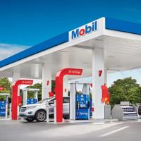 Meredith Station Mobil outside