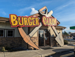 Burger Claim outside