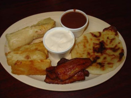 Panaderia Pupuseria Renderos food