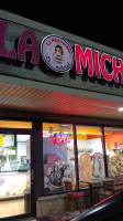 La Michoacana outside