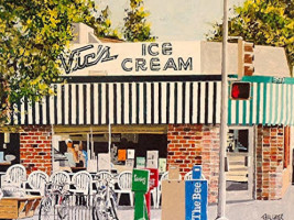 Vic's Ice Cream outside