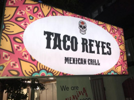 Tacos Reyes food