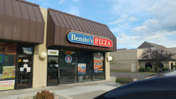 Benito's Pizza Canton outside