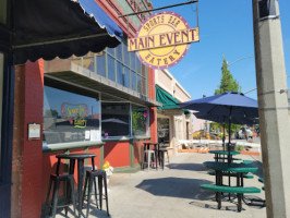 Main Event Sports Eatery outside