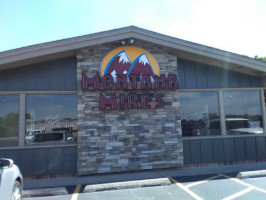 Montana Mike's Steakhouse outside