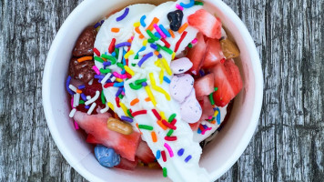 Tisberry Cafe: Frozen Yogurt, Smoothies And Superfood Bowls food