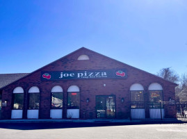 Joe Pizza outside