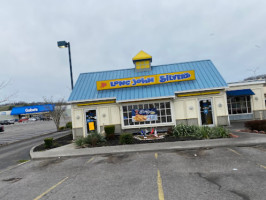 Long John Silver's outside