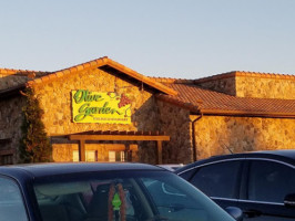 Olive Garden Italian outside